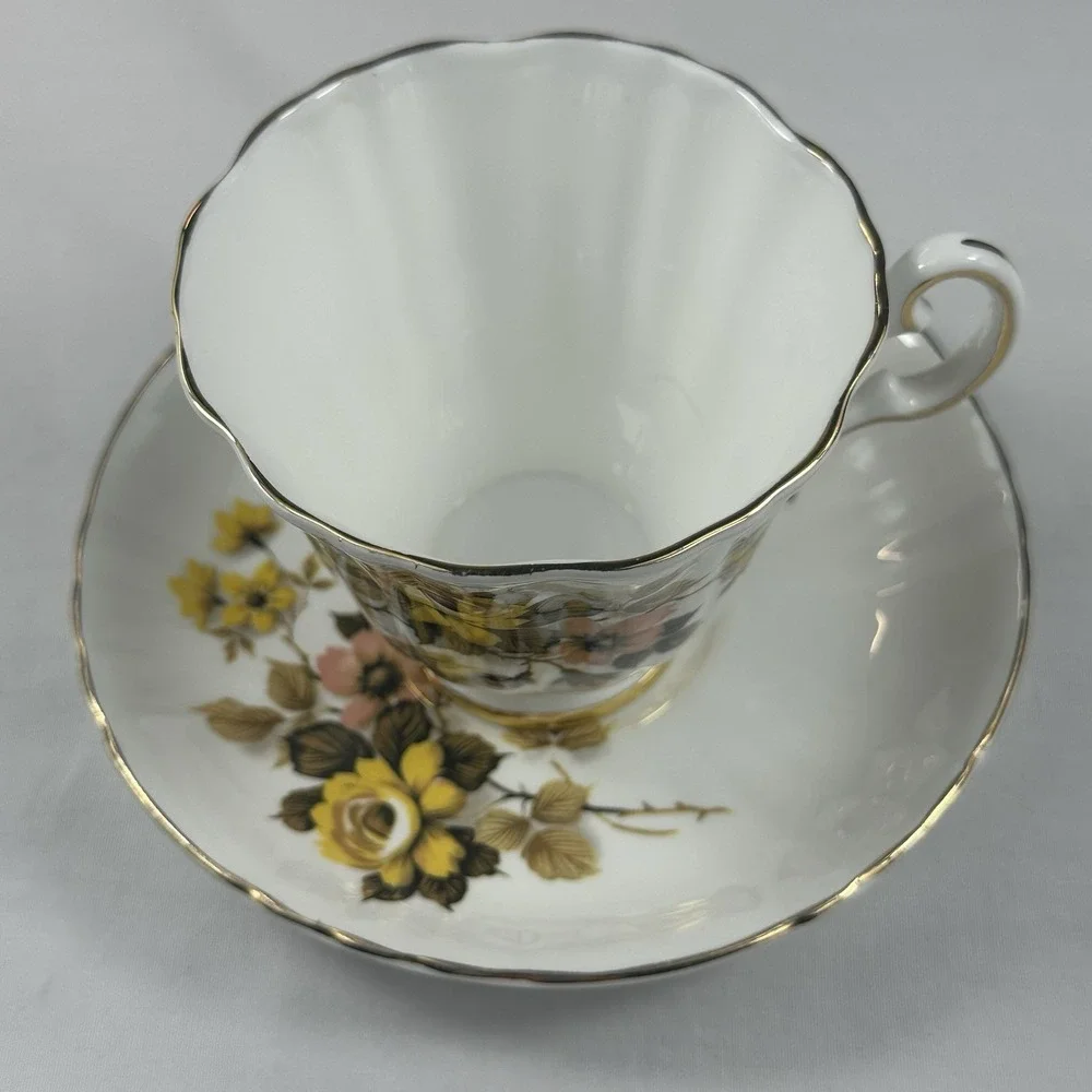 Royal Grafton Teacup And Saucer‎ Yellow Roses Bone China Made In England
